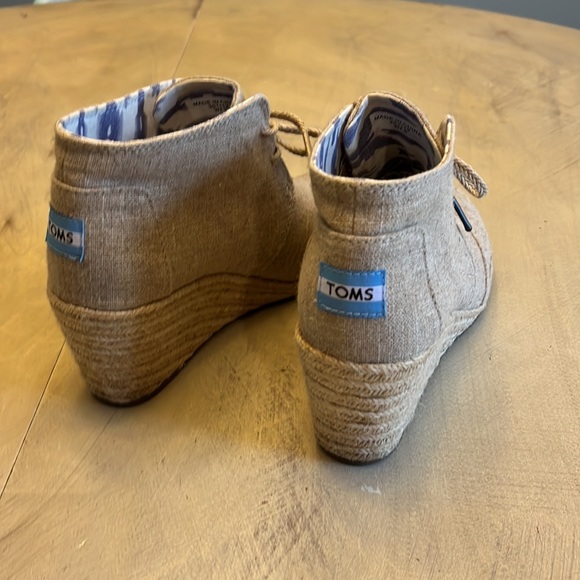 Womens Toms Tan Canvas Lace Up Wedge Size 7.5 US - Picture 3 of 6